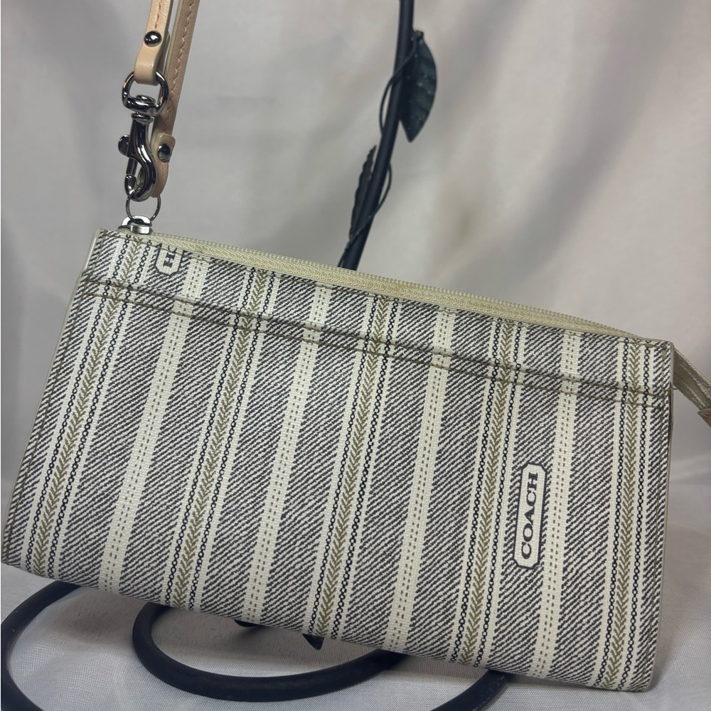 COACH Brand   Wallet  Clutch   Wristlet   Authentic